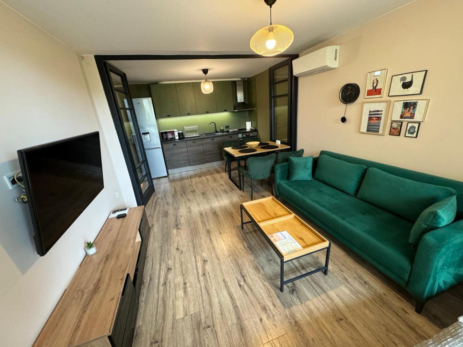Lovely 1 Bedroom Apartment In The Heart Of Varna Exterior foto