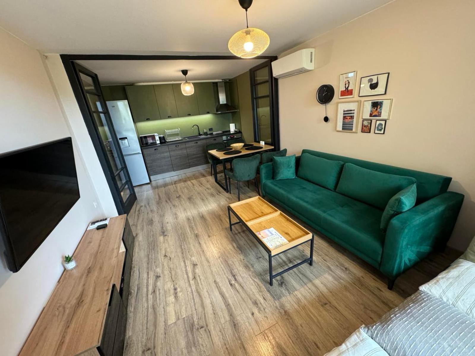 Lovely 1 Bedroom Apartment In The Heart Of Varna Exterior foto